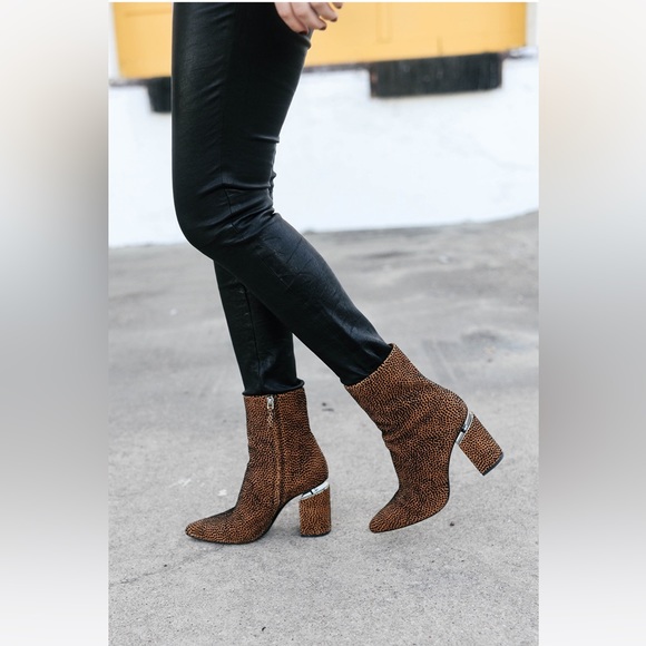 Alexander Wang 🔥 Kirby 🔥 Sculptural Black Leather Pointed-toe Booties 🙌 - Picture 3 of 12